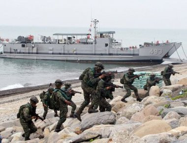 Ταϊβάν: Προσομοίωση απόκρουσης κινεζικής αποβατικής ενέργειας (βίντεο)